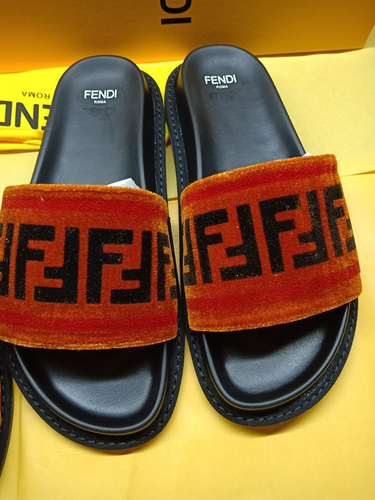 Mixed Brand Slippers Unisex ID:202004a103